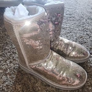 Women's Size 8 UGG UGGS Limited Edition Silver Sequins